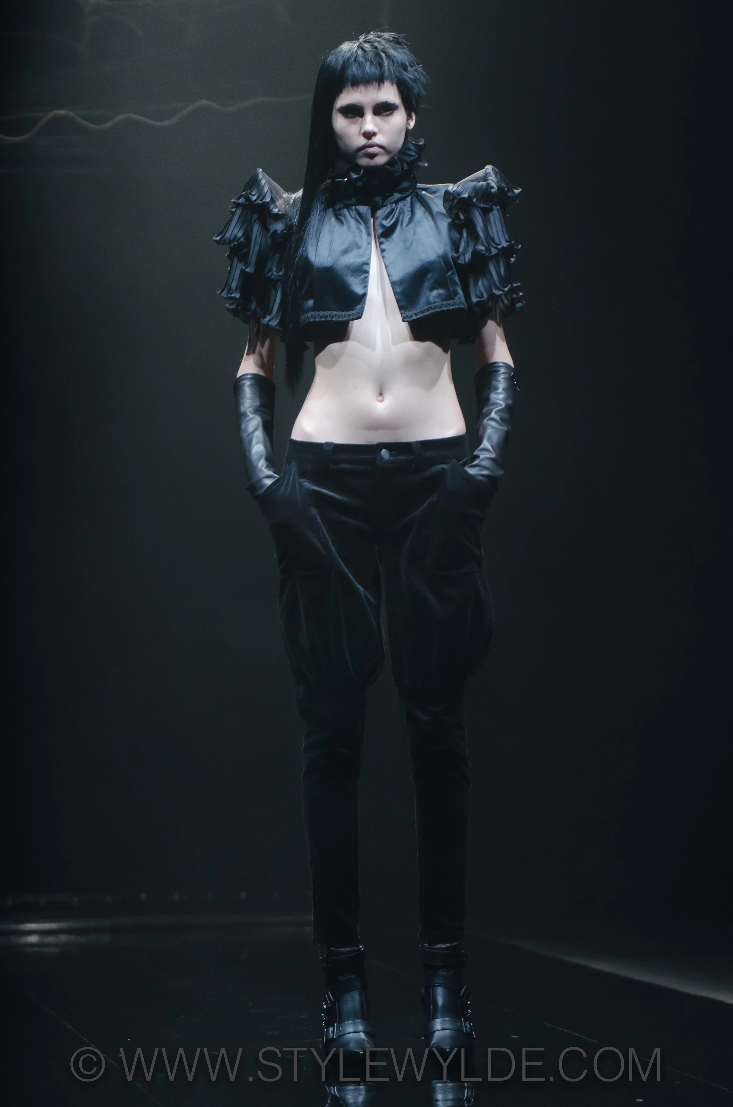 aliceauaa ドロワーズ 2013SSコレクション alice auaa 2013-2014 A/W COLLECTION - YouTube